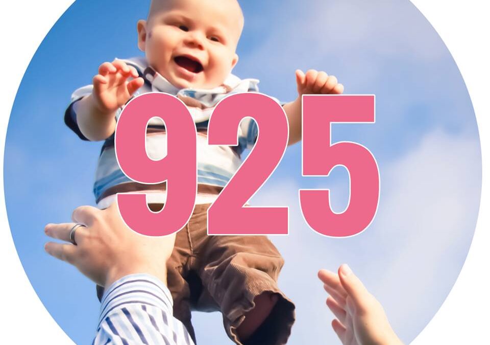 925